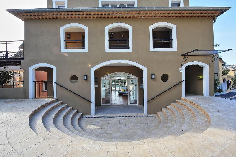 Adonis Mougins Aparthotel Ngoại thất bức ảnh
